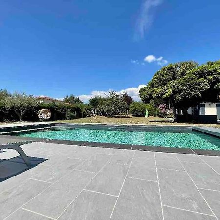 Logements Chaleureux Dans Maison Avec Piscine A 35 Min De Lyon Alix Экстерьер фото