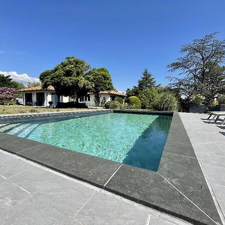 Logements Chaleureux Dans Maison Avec Piscine A 35 Min De Lyon Alix Экстерьер фото