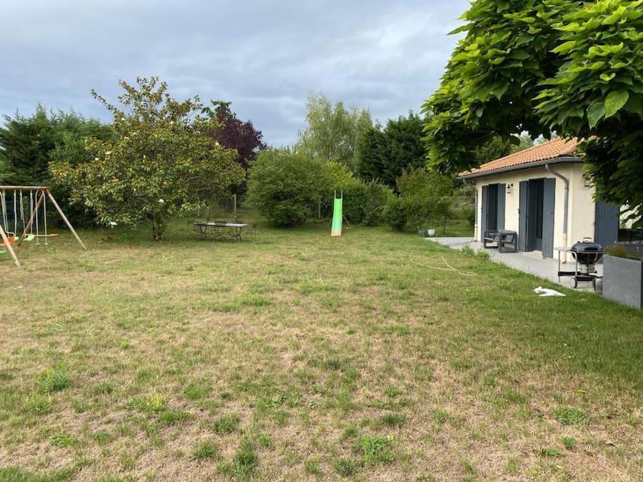 Logements Chaleureux Dans Maison Avec Piscine A 35 Min De Lyon Alix Экстерьер фото